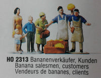 MERTEN HO-2313 - 'BANANA SALESMEN WITH CUSTOMERS' HO SCALE PLASTIC MODEL FIGURES