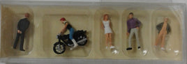 VOLLMER 2259 - YOUNG PEOPLE - HO SCALE PLASTIC MODEL FIGURES