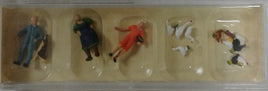 VOLLMER 2257 - FARMERS WITH GEESE, CHICKENS AND A DOG - HO SCALE PLASTIC MODEL FIGURES