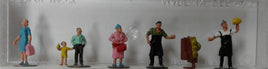 MERTEN HO-2313 - 'BANANA SALESMEN WITH CUSTOMERS' HO SCALE PLASTIC MODEL FIGURES