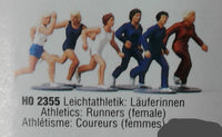 MERTEN HO-2355 - 'ATHLETICS: RUNNERS (FEMALE)' HO SCALE PLASTIC MODEL FIGURES