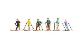 NOCH 36828 - 'SKIERS'  - N  SCALE PLASTIC MODEL FIGURES