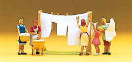 PREISER # 10050 - WOMEN HANGING LAUNDRY - 1:87/HO SCALE