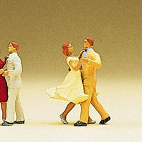 PREISER # 10120 - DANCING COUPLES  - 1:87/HO SCALE