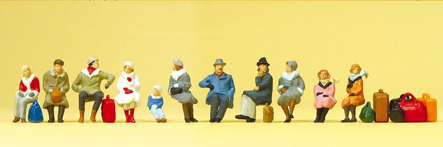 PREISER # 10317 - SEATED PASSENGERS IN WINTER CLOTHES - 1:87/HO SCALE