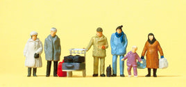 PREISER # 14038 - 'TRAVELLERS IN WINTER CLOTHING'  - 1:87/HO SCALE