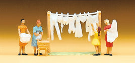 PREISER # 14050 - 'WOMEN HANGING LAUNDRY'  - 1:87/HO SCALE