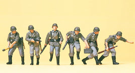 PREISER MILITARY # 16879 - ADVANCING INFANTRY RIFLEMEN. - DR 1939 - 45