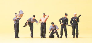 PREISER MILITARY # 16885 - TANK CREW AT MAINTENANCE WORK DR 1939-45