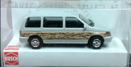 BUSCH 44623 - PLYMOUTH VOYAGER "WOODY" - 1:87 SCALE - PLASTIC MODEL VEHICLE