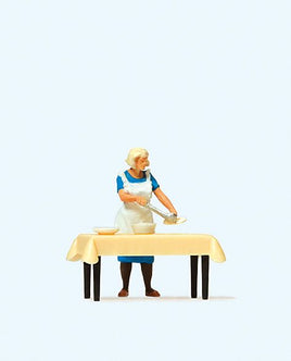 PREISER # 28130 - 'HOUSEWIFE AT THE TABLE' - 1:87/HO SCALE