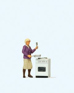 PREISER # 28133 - 'AT THE STOVE' - 1:87/HO SCALE