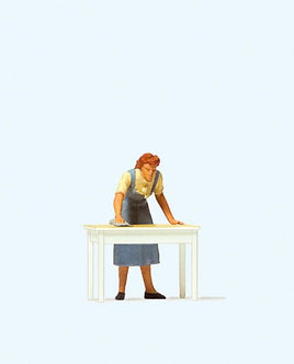 PREISER # 28134 - 'HOUSEWIFE, CLEANING THE TABLE' - 1:87/HO SCALE
