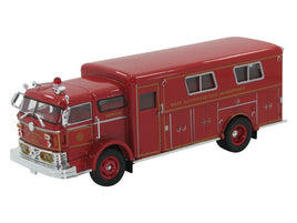 SIGNATURE MODELS - DIE CAST FIRE RESCUE TRUCK - 1:32 SCALE