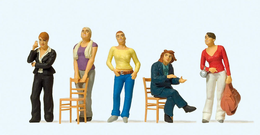 PREISER # 65359 - 1:45 SCALE FIGURES - 'YOUNG LADIES'