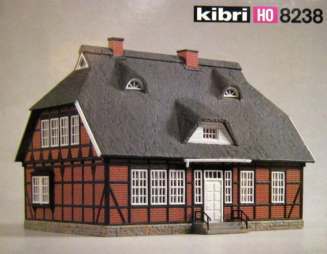 KIBRI # 8238-FARM HOUSE - HO Scale
