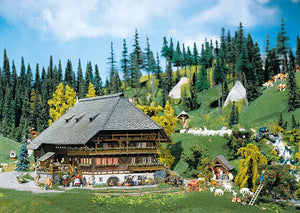 FALLER - 130366 - Blackforest Farmyard - HO SCALE