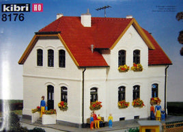 KIBRI # 8176 -  FAMILY HOME - HO Scale